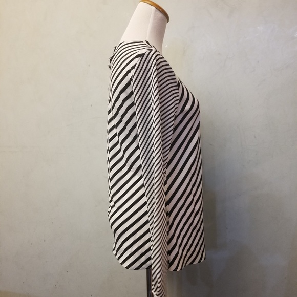 NWT Calvin Klein striped top size XS (H24) - Picture 5 of 7